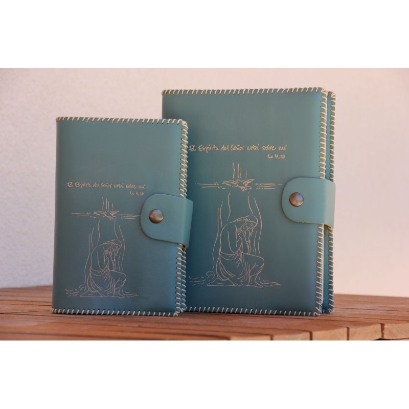 Funda de Breviario grabada: El Espiritu del señor está sobre mí (verde oscuro). ARTESANO. BRE004vo ·