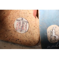 Bolso móvil de corcho. Cruz de los cuatro. ARTESANO. BOL-mov-ROJ · REG200