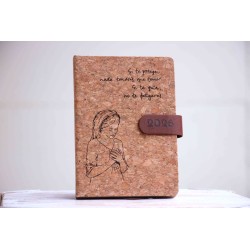 Si te protege nada tendrás que temer... A5 Agenda Corcho_2026. BEP-834·PAP7016