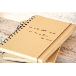 301-LA VIDA DEL HOMBRE ES VER A DIOS. A5 espiral kraft con elástico natural. IRE-204 · PAP301