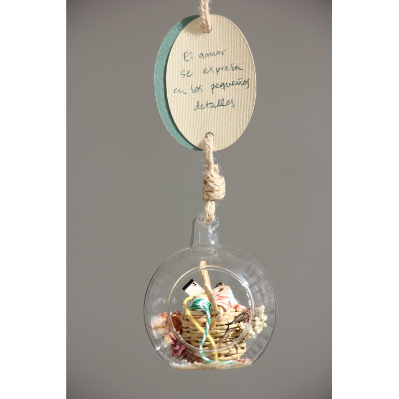 Miniatura. El amor se expresa en los pequeños deta. Mn002 · REG2002