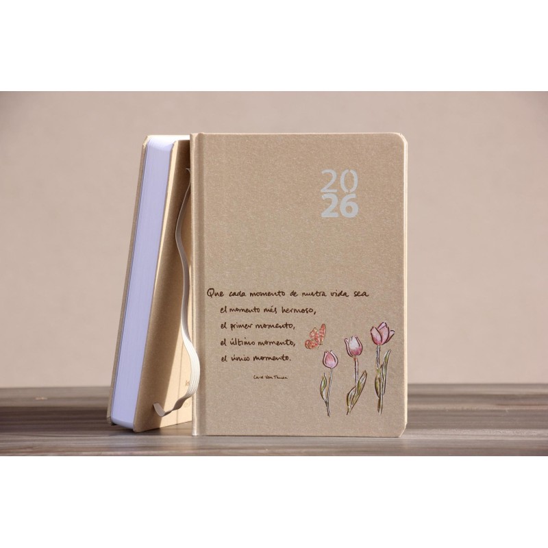 Que cada momento... PINTADO A MANO. Agenda 2026-A5. AGE-836-NAT-pin · PAP7500