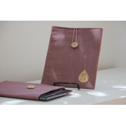 Funda para Tablet con la Bella Patora (Berenjena). ARTESANO. Bep-Ber · REG3