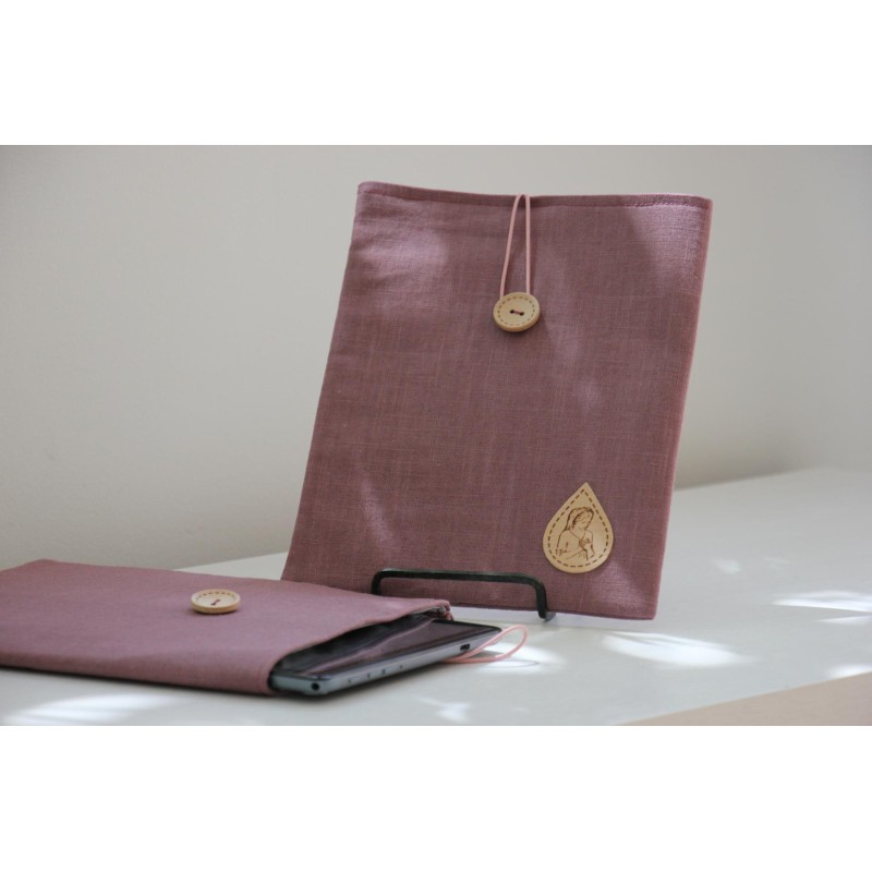 Funda para Tablet con la Bella Patora (Berenjena). ARTESANO. Bep-Ber · REG3