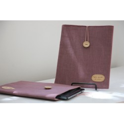 Funda para Tablet Solo queda el amor (Berenjena). ARTESANO. Amor-Ber · REG1