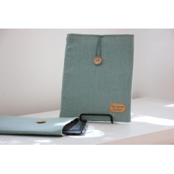 Funda para Tablet Solo queda el amor (Verde agua). ARTESANO. Amor-Ver · REG2