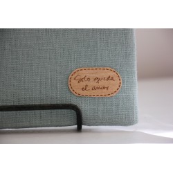 Funda para Tablet Solo queda el amor (Verde agua). ARTESANO. Amor-Ver · REG2