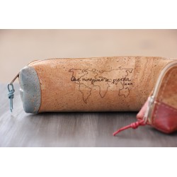 Estuche corcho: Que ninguno se pierda (cuadrado) ARTESANO grabado EST-nin-TUR-2 · PAP4007