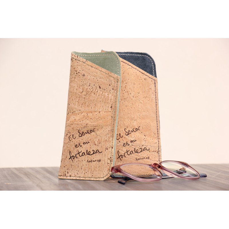 Funda para gafas de corcho: El Señor es mi fortaleza. Verde. ARTESANO. GAF-FOR-VER · REG300